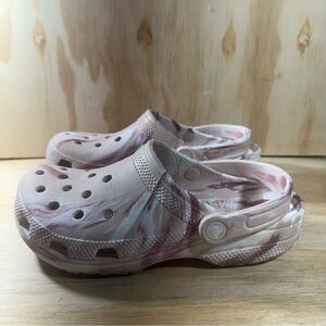 Crocs Marbled Pink Slip-On Clogs Women’s Size 9